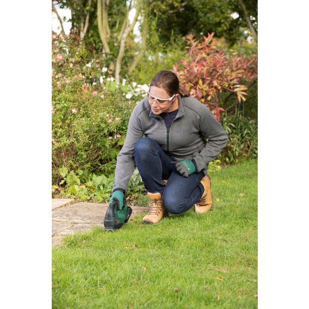 AKUM. ŠKARJE ZA TRAVO,GRM BOSCH ADVANCEDSHEAR 18V 2AH Z BATERIJO IN POLNILNIKOM