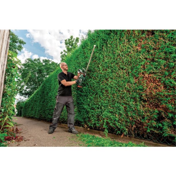 STROJ METABO AHS 18-55 V