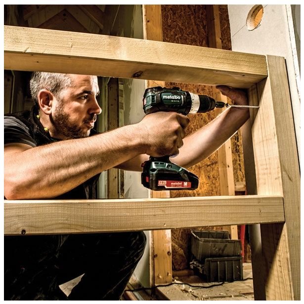 BATERIJSKI UDARNI VRTALNIK SB 18 LT BL