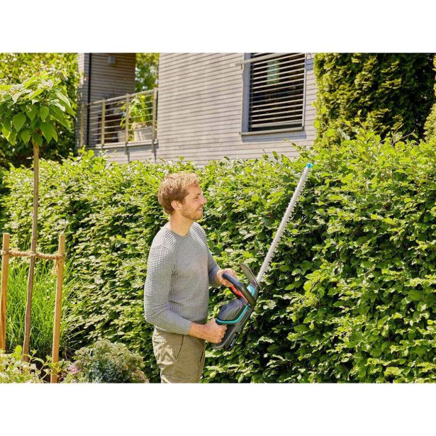 AKUM. ŠKARJE ZA ŽIVO MEJO GARDENA COMFORTCUT 60/18V P4A-SET