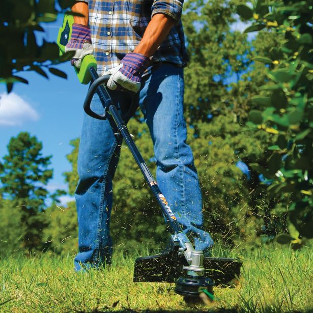AKUMULATORSKA KOSILNICA Z NITKO GREENWORKS 40V Z 4AH BATERIJO IN POLNILNIKOM GD40BCK4