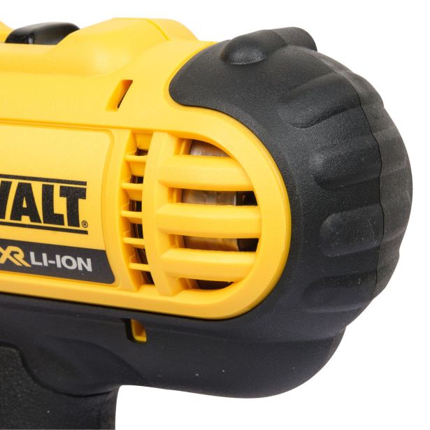 AKUMUL. UDARNI VRTALNIK DEWALT SET DCD776D2+DT70717