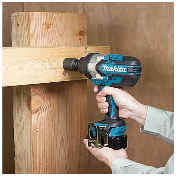 AKUMULATORSKI UDARNI VIJAČNIK MAKITA DTW1002RTJ