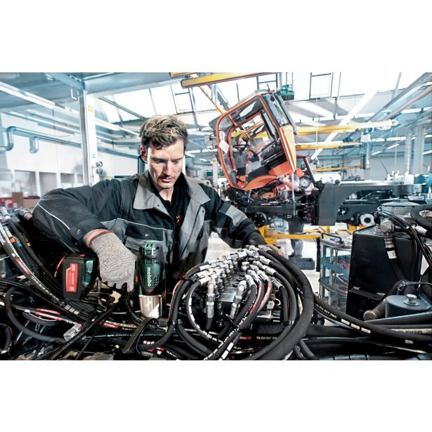 "BATERIJSKI UDARNI VIJAČNIK METABO SSW 18 LTX 600 2 X 4 AH "