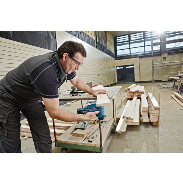 AKUMULAT. VBODNA ŽAGA BOSCH GST 12V-70