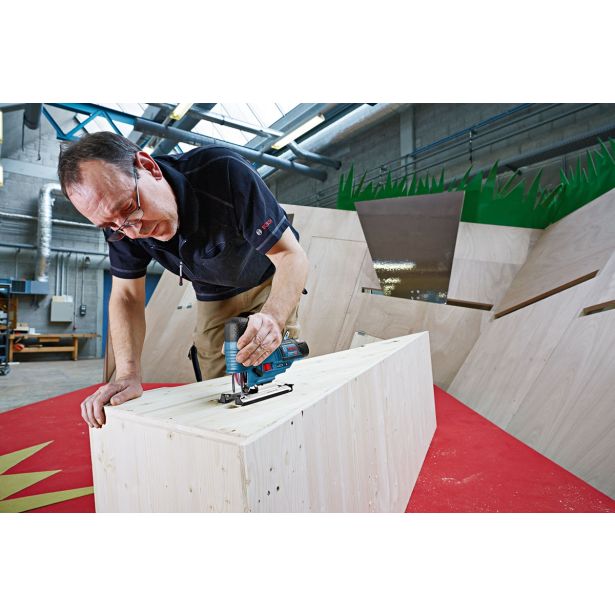 AKUMULAT. VBODNA ŽAGA BOSCH GST 12V-70