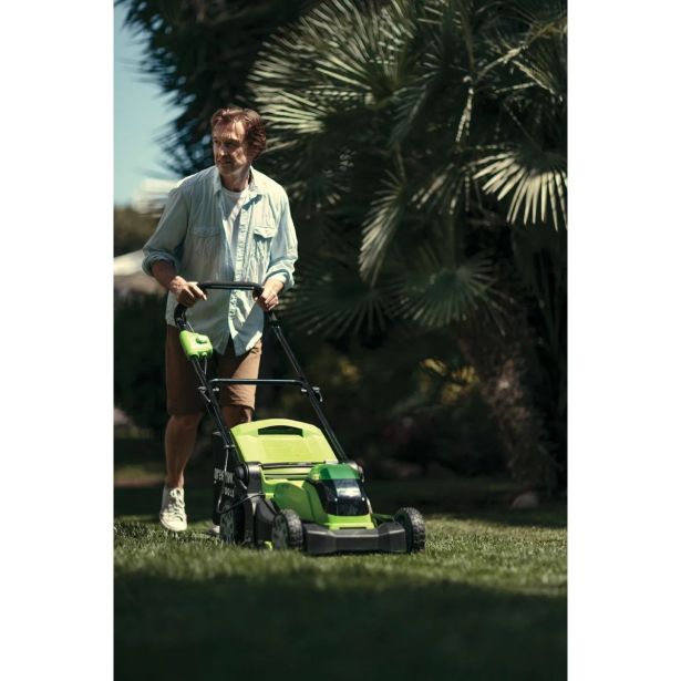 AKUMULATORSKA KOSILNICA GREENWORKS 40V 41 CM S 4AH BATERIJO IN POLNILNIKOM