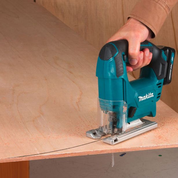 AKUMULATORSKA VBODNA ŽAGA MAKITA JV101DWAE