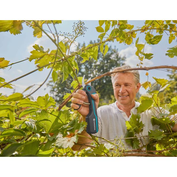 AKUMULATORSKE ŠKARJE GARDENA ASSISTCUT 3.6V USB-C KABEL