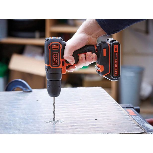 AKUMULATORSKI UDARNI VRTALNIK BLACK & DECKER SET BDCDC18BAFC