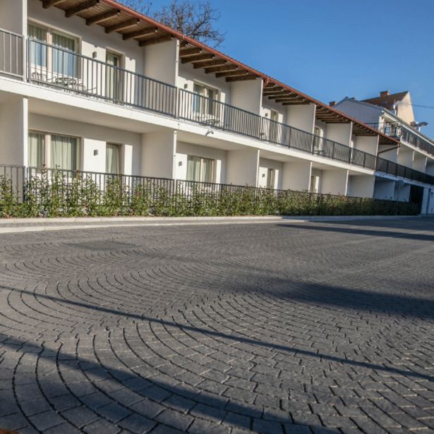 BETONSKI TLAKOVEC SEMMELROCK ARTE ANTRACIT