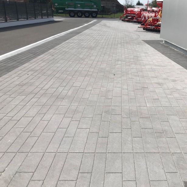 BETONSKI TLAKOVEC SEMMELROCK ASTI KOMBINIRANA OBLIKA BAZALT SIVA