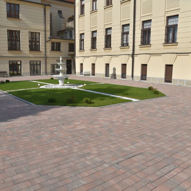 BETONSKI TLAKOVEC SEMMELROCK ASTI KOMBINIRANA OBLIKA CARMEN