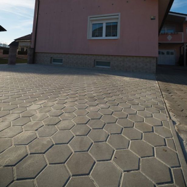 BETONSKI TLAKOVEC KOGRAD ŠESTKOTNIK SIV