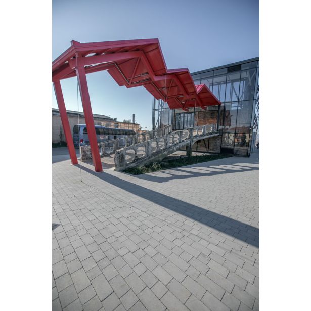 BETONSKI TLAKOVEC SEMMELROCK DOMINO 30/15/5, 25/15/5 SIVA KOMBINIRANA OBLIKA