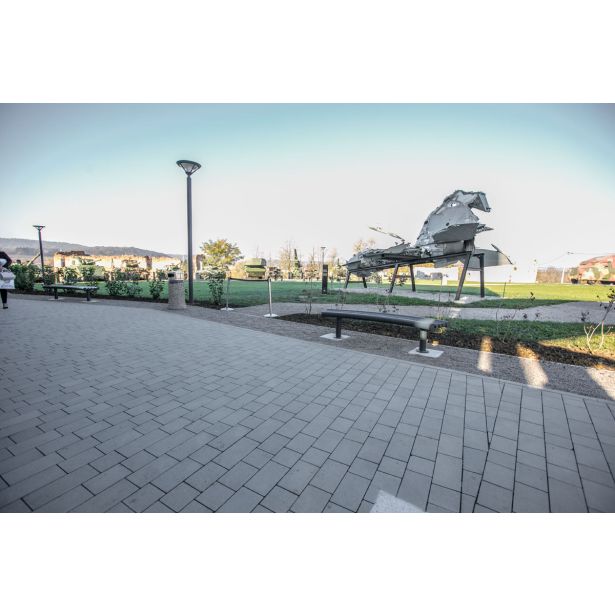 BETONSKI TLAKOVEC SEMMELROCK DOMINO 30/15/5, 25/15/5 SIVA KOMBINIRANA OBLIKA