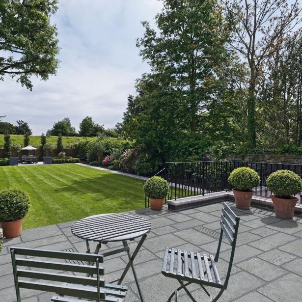 DODATEK ZA BETON SEMMELROCK BRADSTONE LIAS OSNOVNI PAKET PEPELNO SIVA