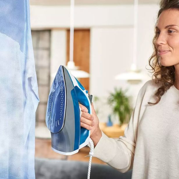 PARNI LIKALNIK BLACK & DECKER BXIR2200E