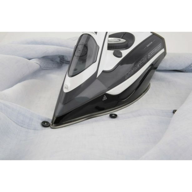 PARNI LIKALNIK BLACK & DECKER BXIR2802E