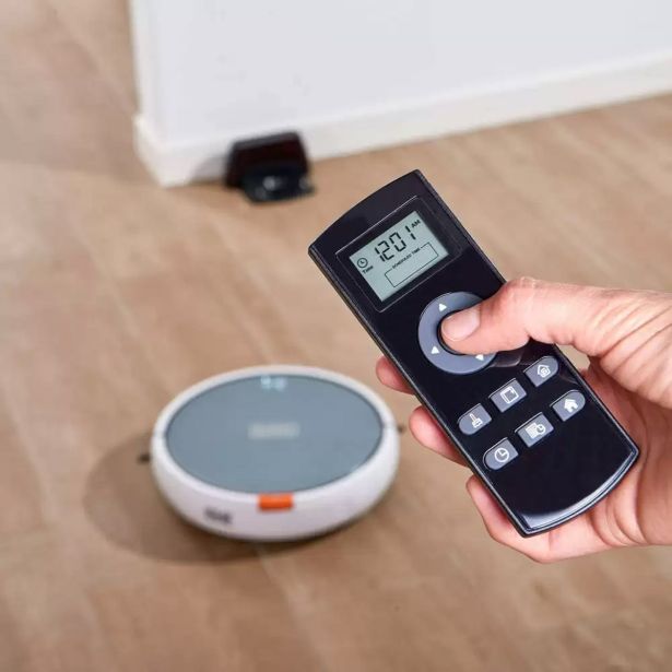 ROBOTSKI SESALNIK BLACK & DECKER BXRV500E