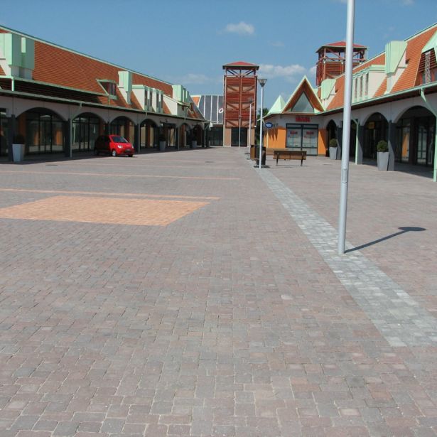 BETONSKI TLAKOVEC SEMMELROCK CASTELLO ANTICO 12.5/12.5/6 CM RJAVONIAN.