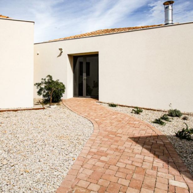 BETONSKI TLAKOVEC SEMMELROCK CASTELLO ANTICO Z IMITAC. 18.7/12.5/6 CM. ORANŽNA