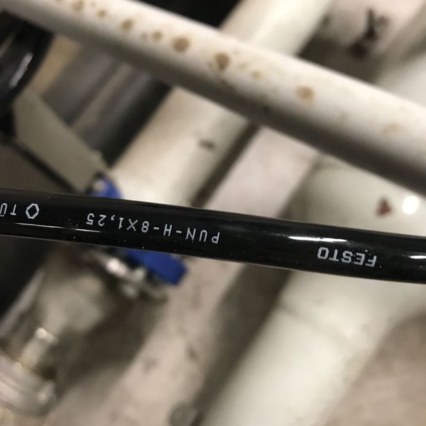 CEV ZA ZRAK MOLAN CEV PU 5.5X8 EXTRAFLEX ČRNA