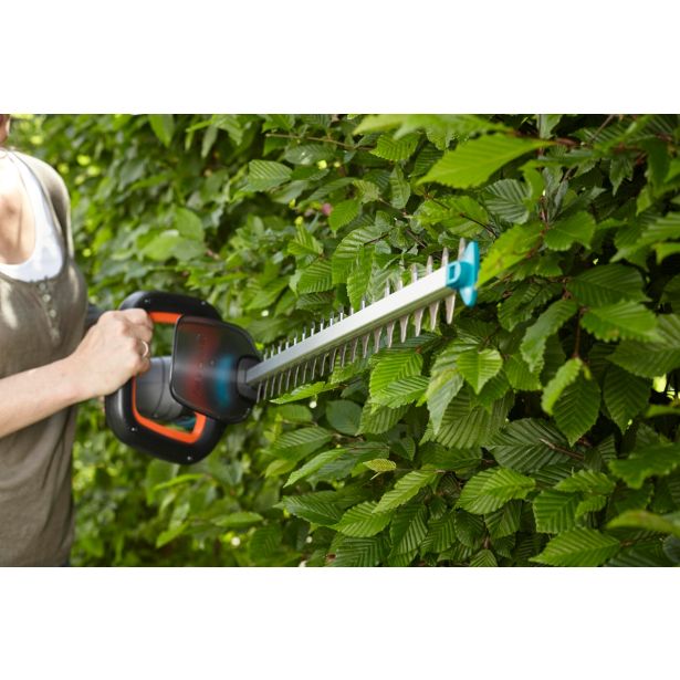 AKUM. ŠKARJE ZA ŽIVO MEJO GARDENA COMFORTCUT 50CM 18V 2.6AH 50/18V P4A SET