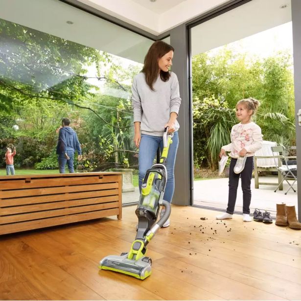 POKONČNI SESALNIK BLACK & DECKER CUA525BHA