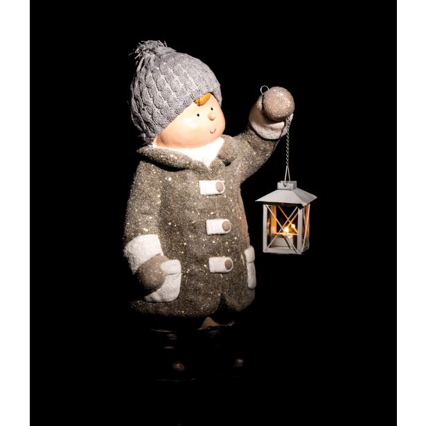 PRAZNIČNA FIGURA GLOSSTYLE DEČEK Z LANTERNO 47 CM ZA ČAJNO SVEČKO SIVI