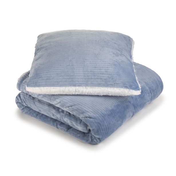 DEKORATIVNA ODEJA SVILANIT IN VZGLAVNIK HUG DUSTY BLUE