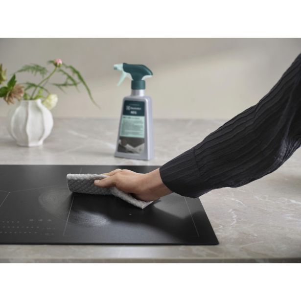 DEL ZA BELO TEHNIKO ELECTROLUX M2HCMC01 SPRAY ZA MATT PLOŠČE