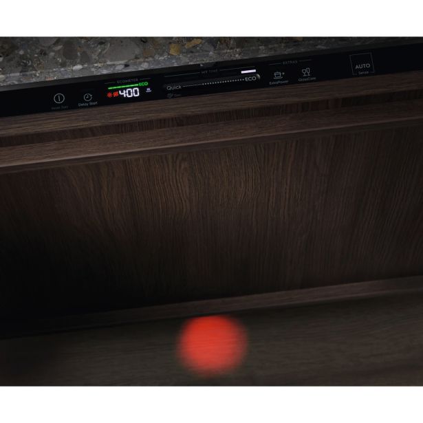 VGRADNI POMIVALNI STROJ ELECTROLUX EEQ47210L