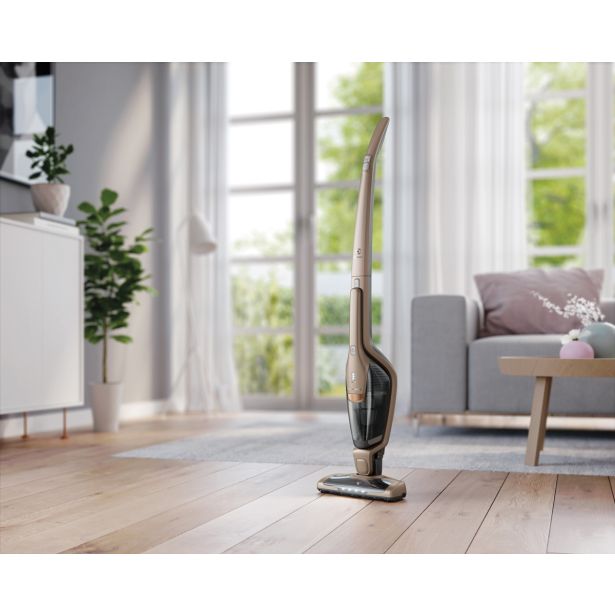 POKONČNI SESALNIK ELECTROLUX EER 77 SSM