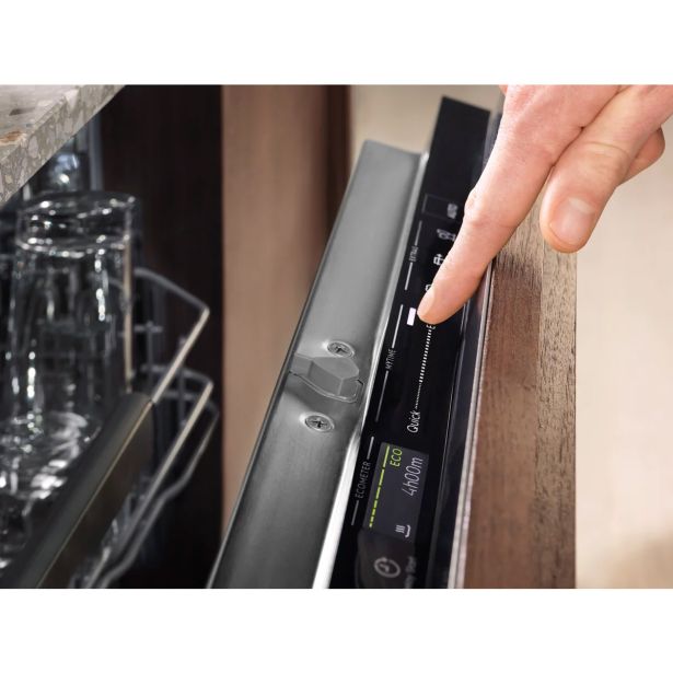 VGRADNI POMIVALNI STROJ ELECTROLUX EES48200L