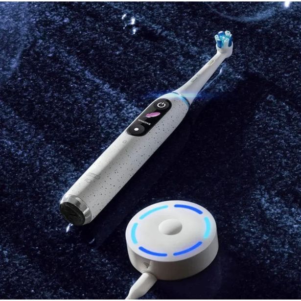 ELEKTRIČNA ZOBNA ŠČETKA ORALB IO10 BELA