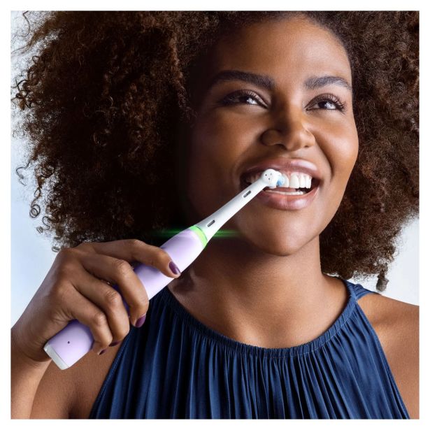 ELEKTRIČNA ZOBNA ŠČETKA ORALB IO4 LAVANDA