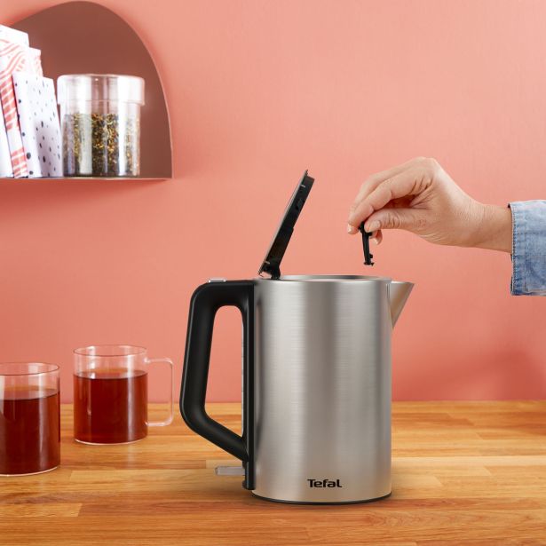 ELEKTRIČNI GRELNIK VODE TEFAL BRONX, IZ NERJAVEČEGA JEKLA, PROSTORNINA 1,7 L Z ODSTRANLJIVIM FILTROM PROTI VODNEMU KAMNU