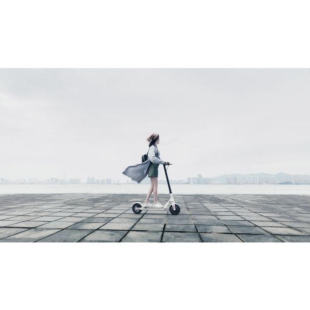 ELEKTRIČNI SKIRO XIAOMI M365 BEL