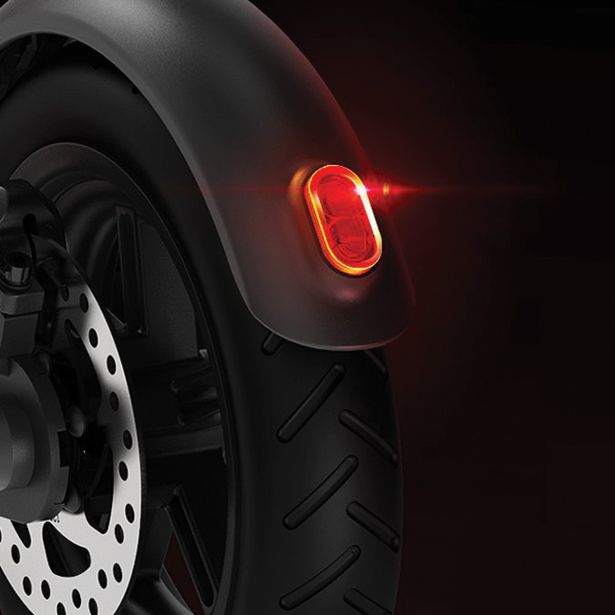 ELEKTRIČNI SKIRO XIAOMI M365 PRO ČRN