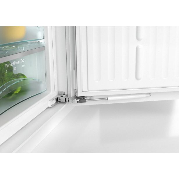 VGRADNA ZAMRZOVALNA OMARA MIELE FNS 37405 I