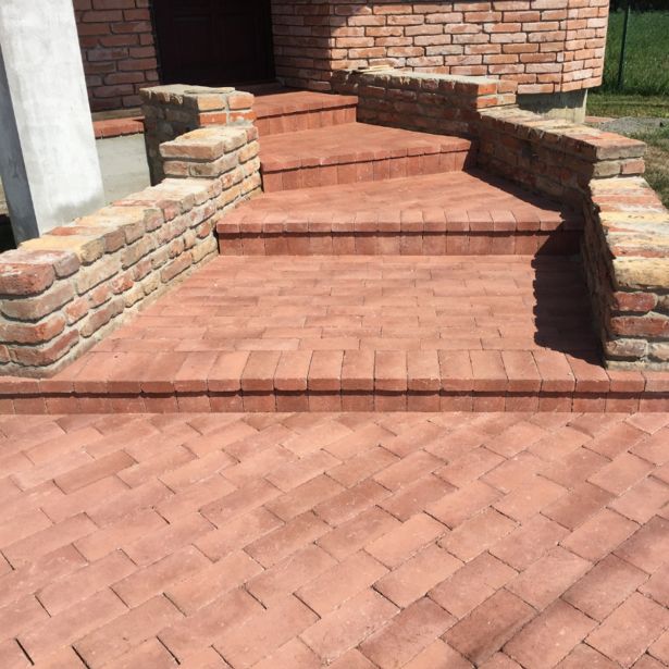 BETONSKI TLAKOVEC SEMMELROCK FUEGO ANTICO 24/11.8/5 CM RDEČA