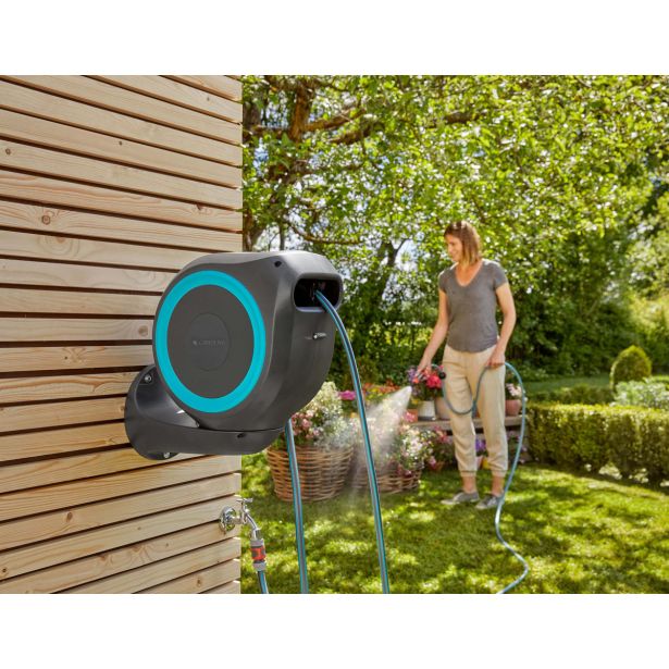 GARNITURA ZA ZALIVANJE GARDENA STENSKI NOSILEC ZA CEV 15 ROLL-UP AUTOMATIC S