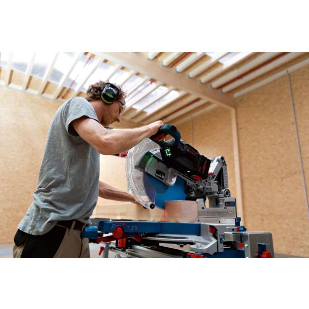 AKU. KROŽNA NAMIZNA ŽAGA BOSCH PROFESSIONAL GCM 18V-305 GDC 2X18V 5.5AH BATERIJE