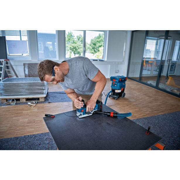 AKUMULAT. VBODNA ŽAGA BOSCH PROFESSIONAL GST 18V-155 SC SOLO; KOVČEK