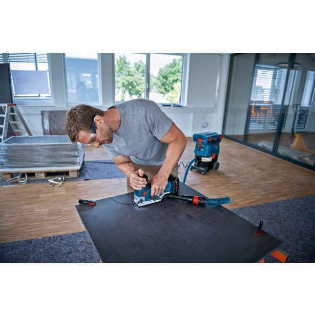 AKUMULAT. VBODNA ŽAGA BOSCH PROFESSIONAL GST 18V-155 SC 2X 18V 4AH; KOVČEK