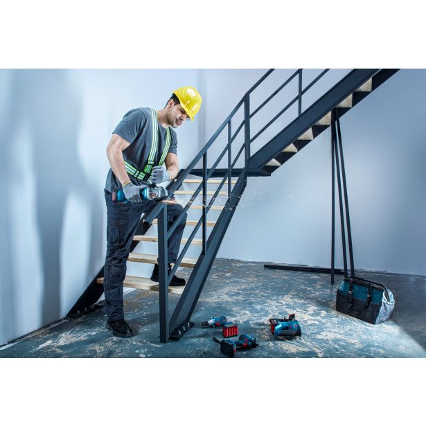 AKUMULATORSKI SET BOSCH PROFESSIONAL GWS 180-LI + GSB 180-LI