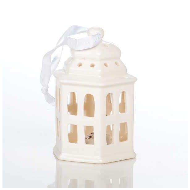 OKRASEK ZA JELKO GLOSSTYLE HIŠICA 11 CM BELE BARVE Z LED LUČKO