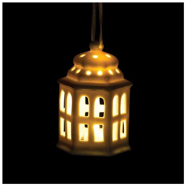 OKRASEK ZA JELKO GLOSSTYLE HIŠICA 11 CM BELE BARVE Z LED LUČKO