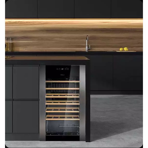 HLADILNA VITRINA TESLA RW091M